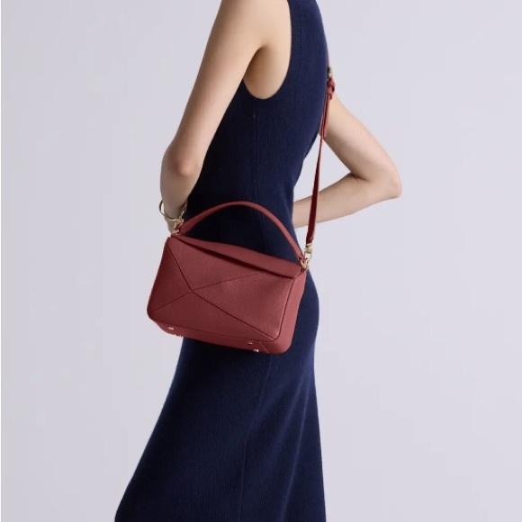 Quince Red Crossbody Bag Compact and Stylish - Picture 1 of 8